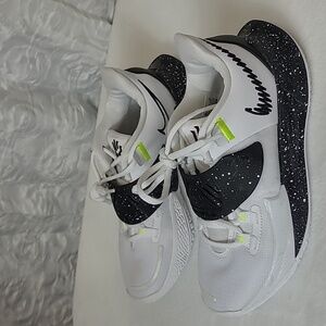 Nike Zoom Kyrie Low 3 Basketball Shoes Size 5